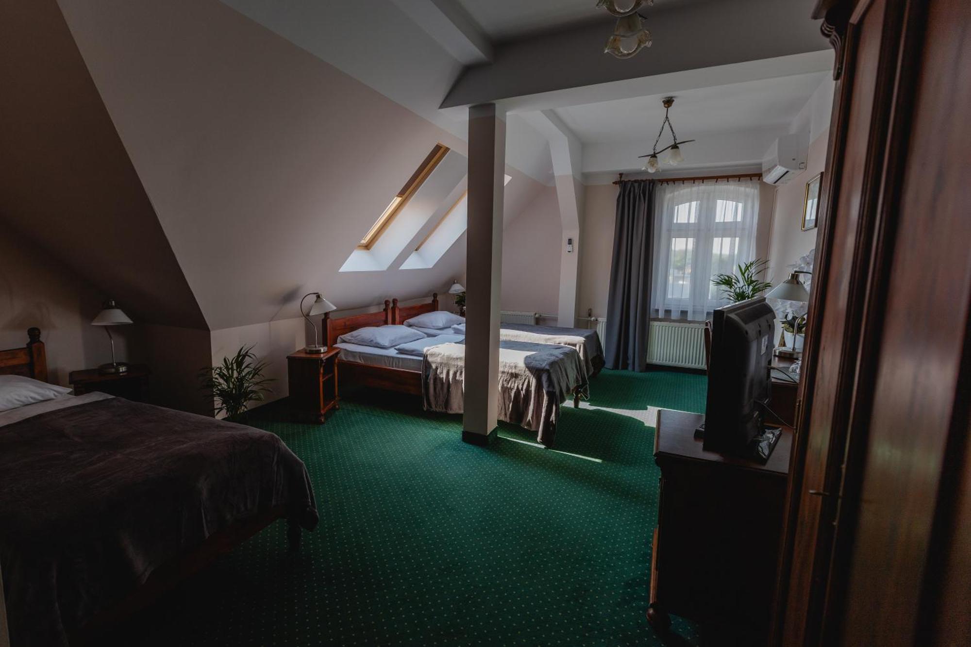 Hotel Aslan Tarnowskie Góry Dış mekan fotoğraf