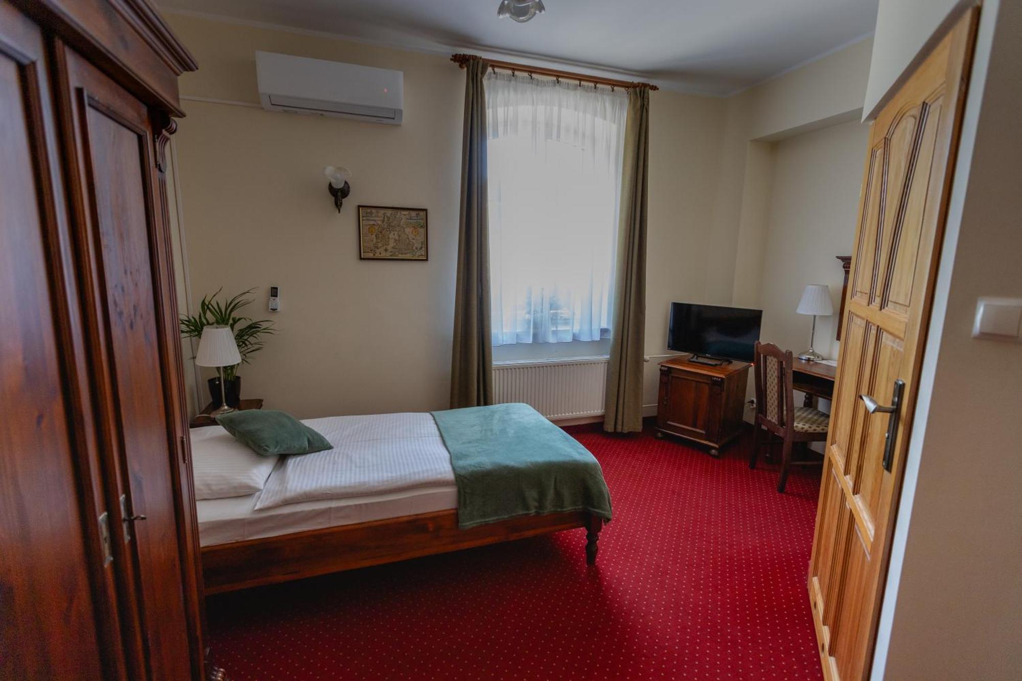 Hotel Aslan Tarnowskie Góry Dış mekan fotoğraf